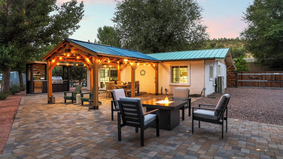 Payson House | The RANCH - Creek - Fenced Dog Yard - 2 Acres - Hot Tub