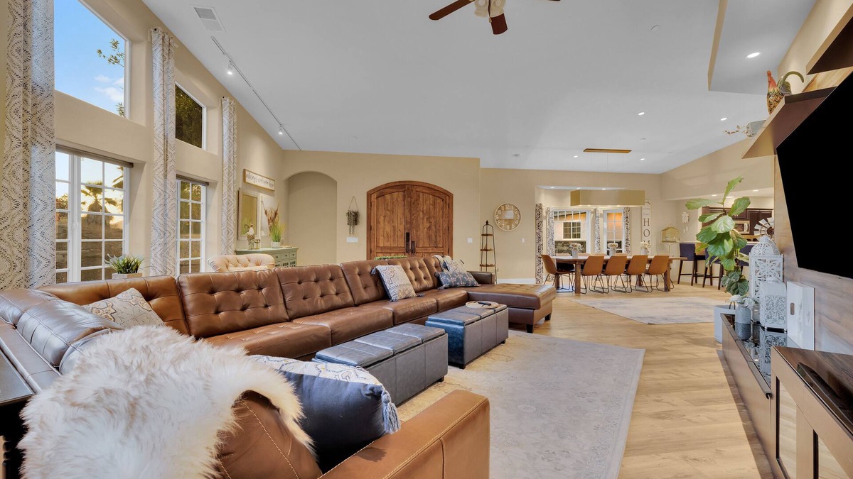 El Cajon House | The Ranch House at Rockin’ View Ranch-Luxury Hideaway with Pool, Spa & Animals!
