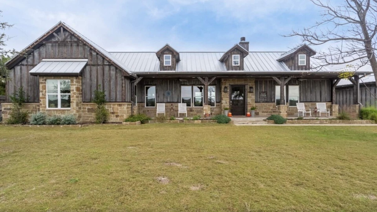 Fredericksburg House | The Ranch House at Camp Hideaway Fredericksburg