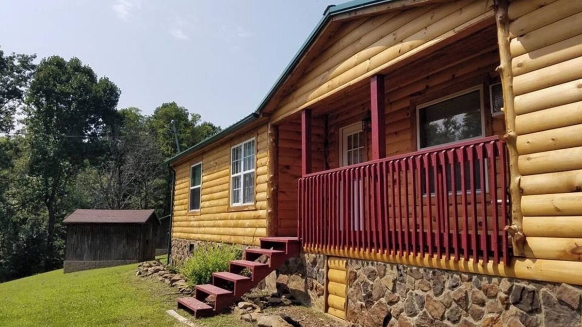 Genoa Cabin | The ranch style sandstone log home 3BR 2BA