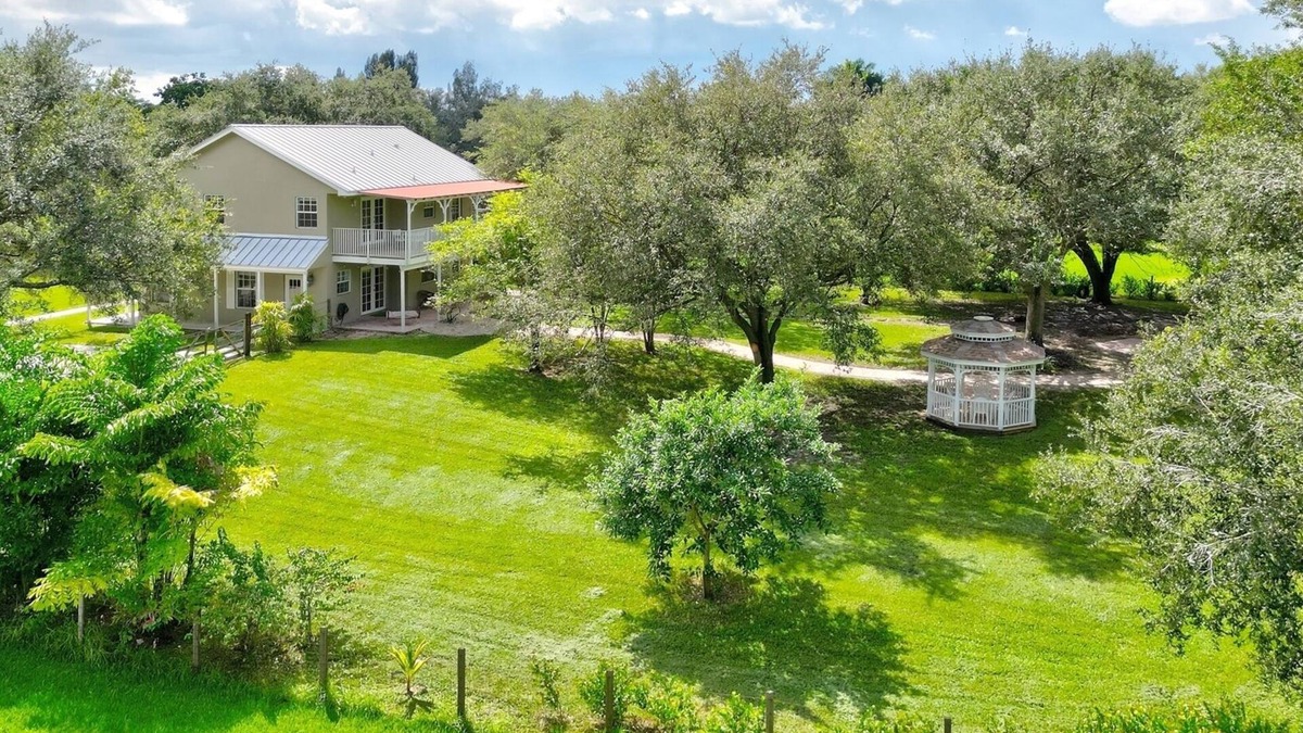 Southwest Ranches House | The Ranches: 1 acre lot with Gazebo!