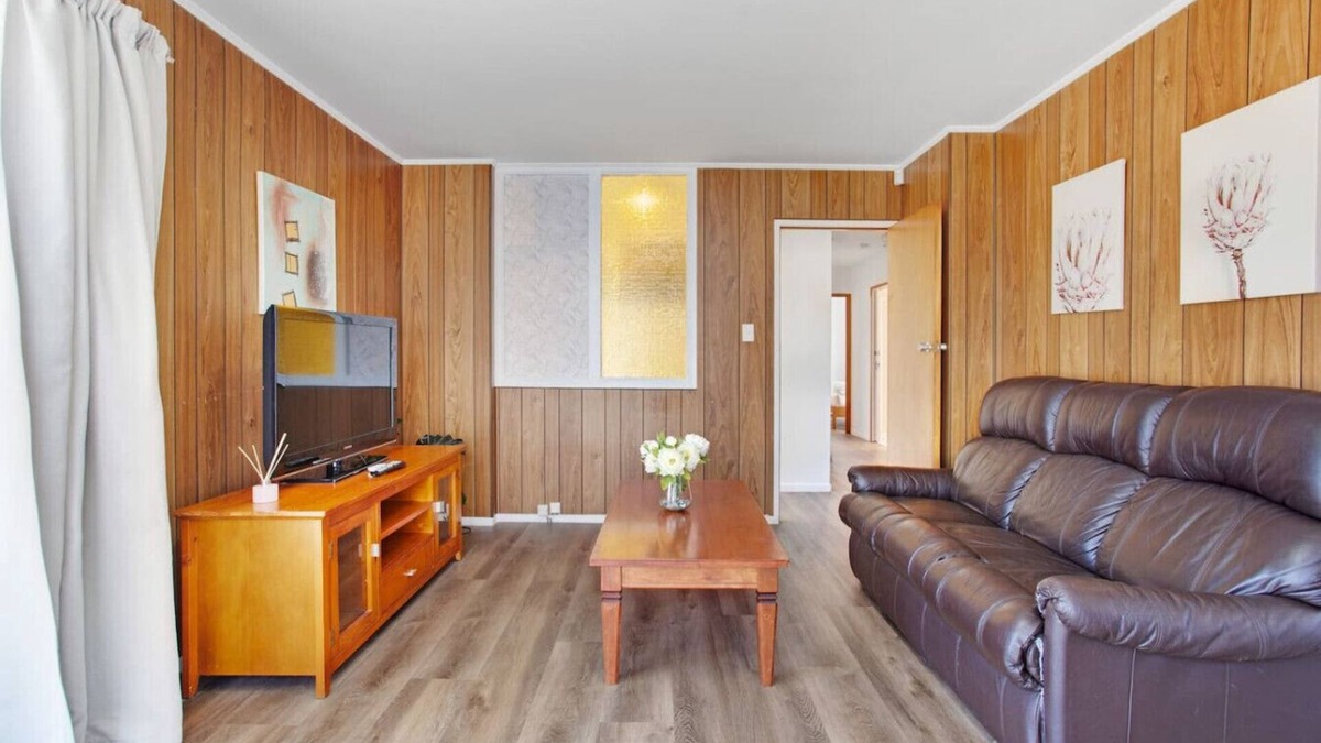 Auckland House | The Randwick Home with Netflix & Fully Fenced Yard