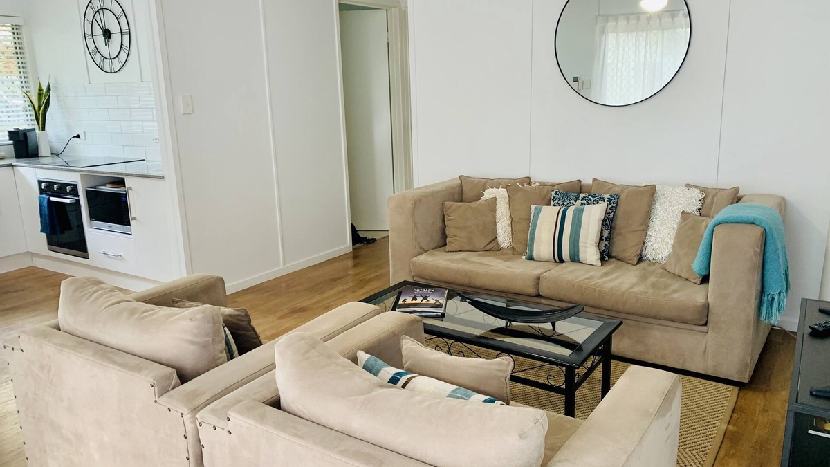 The Range Apartment | ‘The Range Retreat’ 2 brm unit near Mater, schools & gardens