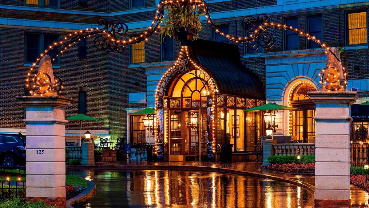Country Club Plaza Area Hotel | The Raphael Hotel, Autograph Collection