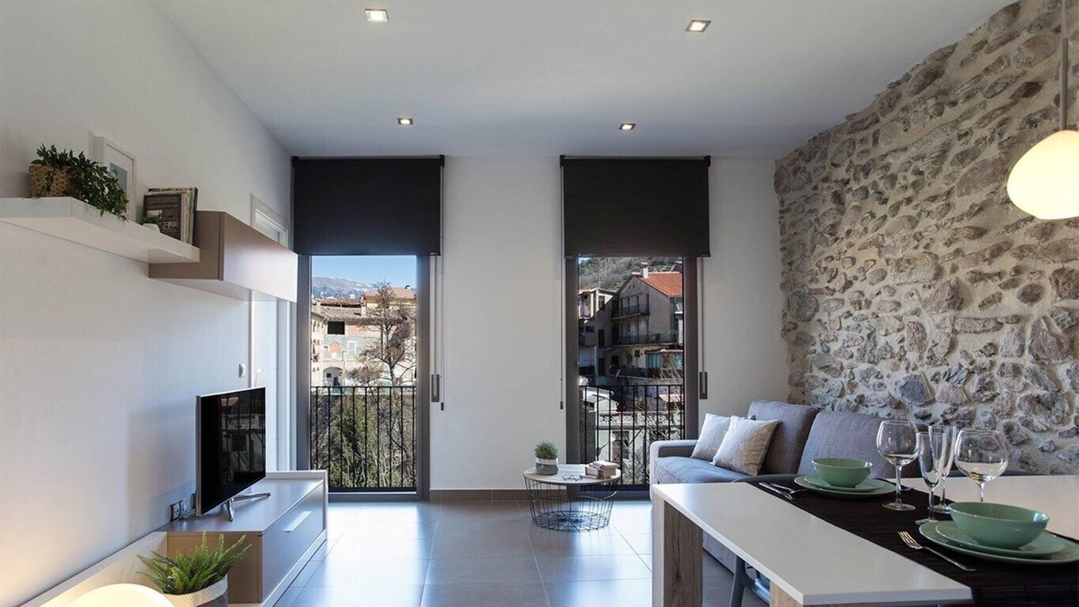 Ripoll Apartment | The Raval de Ripoll, Apartamento moderno con vistas al río y a la muralla
