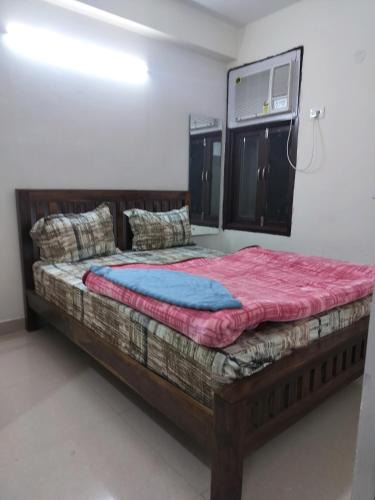 Sainik Farm Apartment | The Raveesh Apartment B6