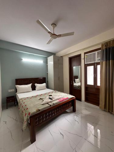 Sainik Farm Apartment | The Raveesh E20 2BHK