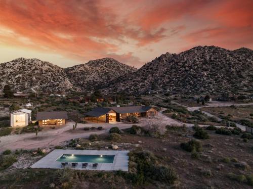 Pioneertown House | The Raven By The Cohost Company