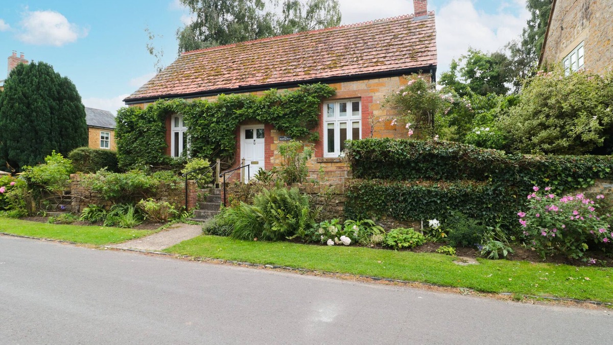 Hinton St. George House | THE READING ROOM, pet friendly, with open fire in Hinton St George