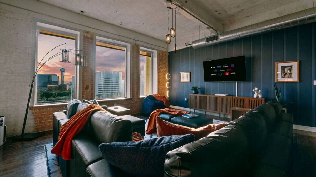 Downtown Dallas Apartment | The Reading Room Dallas