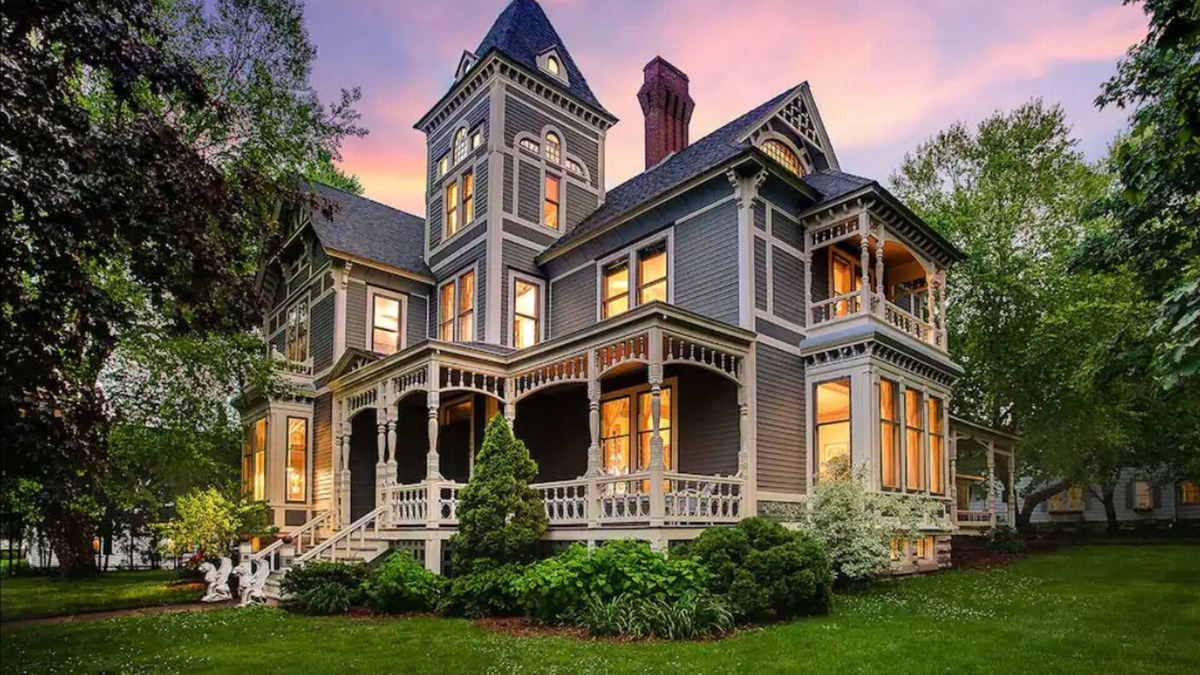 Hudson House | The Real Magic House in Historic Hudson, WI!