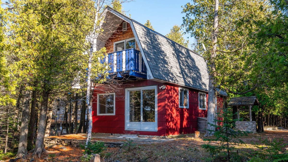 Northern Bruce Peninsula Cottage | The Red Barn - Rustic lakefront cottage near Tobermory with sunset views and cozy charm.