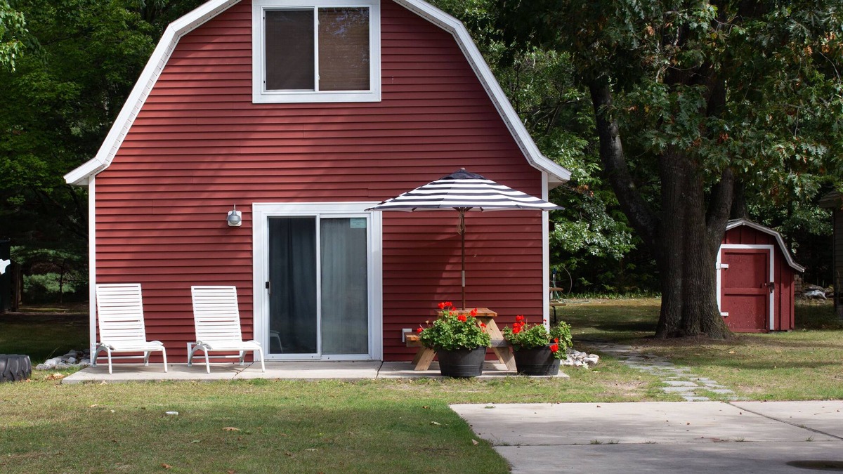 Silver Lake Cottage | THE RED BARN - Walk to where it’s happening close by, 12 min. to Lake Michigan