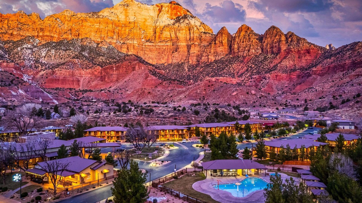 Zion National Park South Entrance Hotel | The Red Cliffs Lodge Zion, a Tribute Portfolio Hotel
