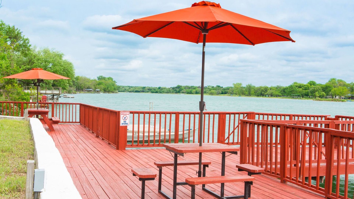 Bandera House | The Red Dock Retreat on Medina Lake