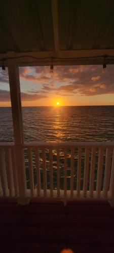Pedernales House | The Red Door Beach House, Buye Beach