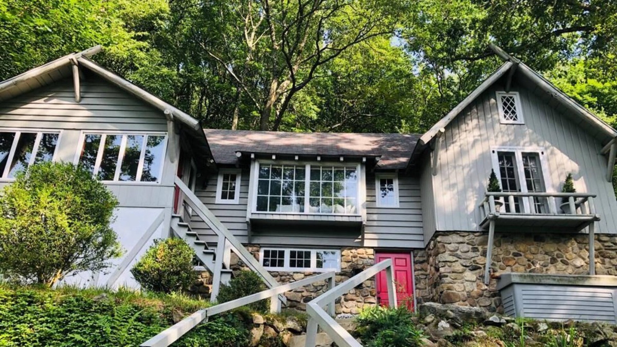 Lake Mohawk House | The Red Door Cabin at Lake Mohawk