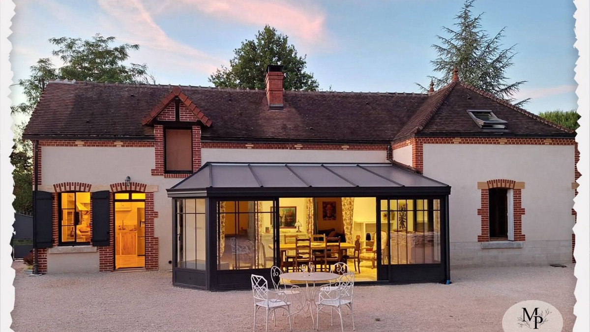 Villefranche-sur-Cher House | The red edge of the forest