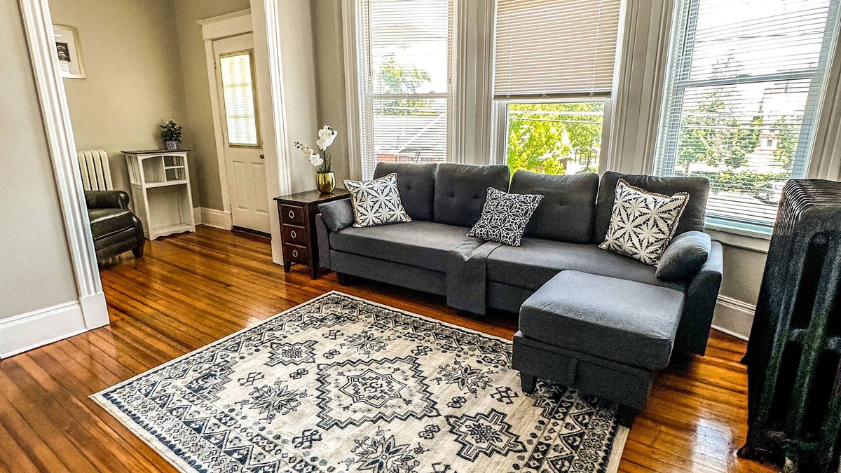 Albany House | "The Red House" 4 Bedroom/Sleeps 8 in the heart of Albany NY