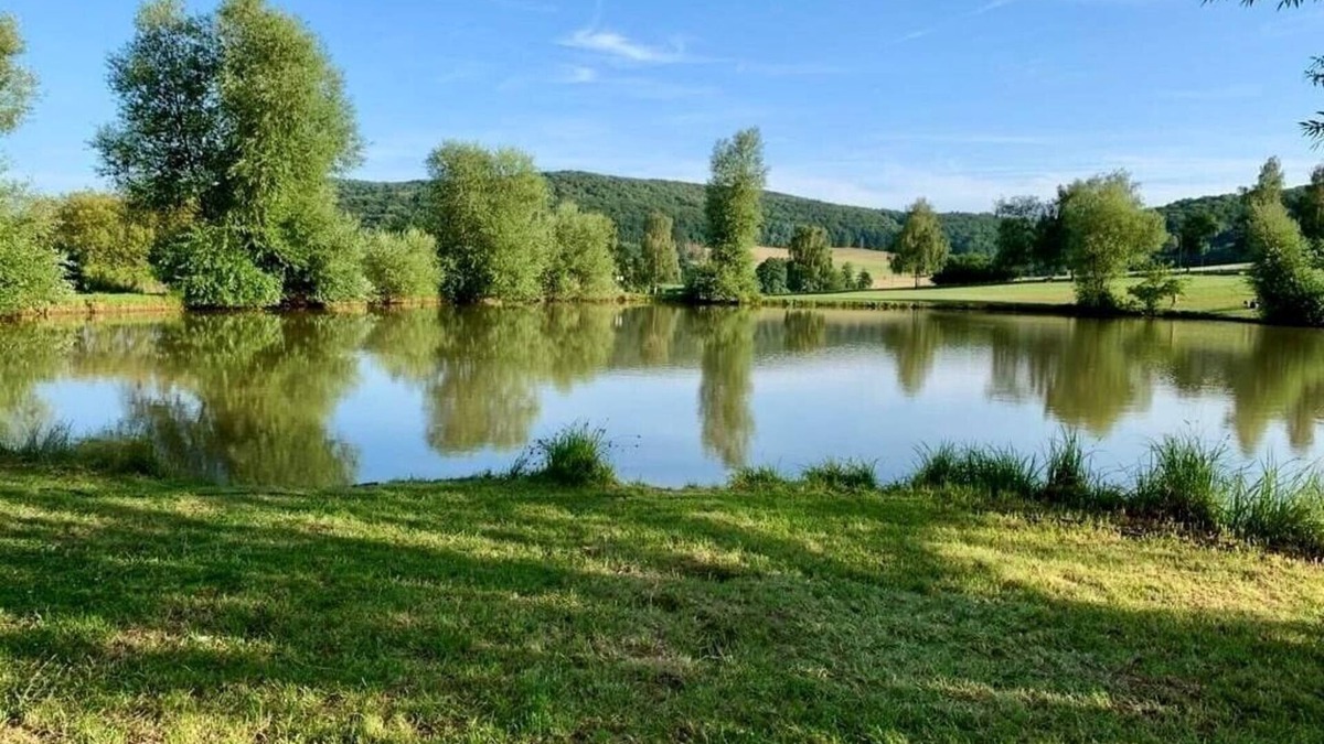 Hohenroda House | The red house by the lake - vacation home in a fantastic location