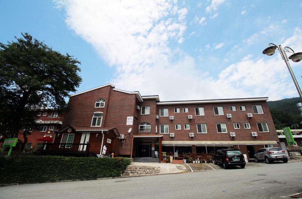 Sokcho Hotel | The Red House
