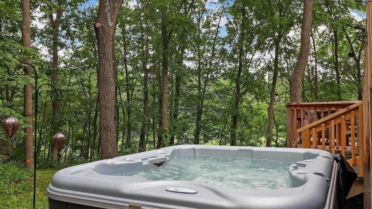 Lauderdale Lakes House | The Red Lodge - Unique Gem Near Lakes with Game Room and Hot Tub!