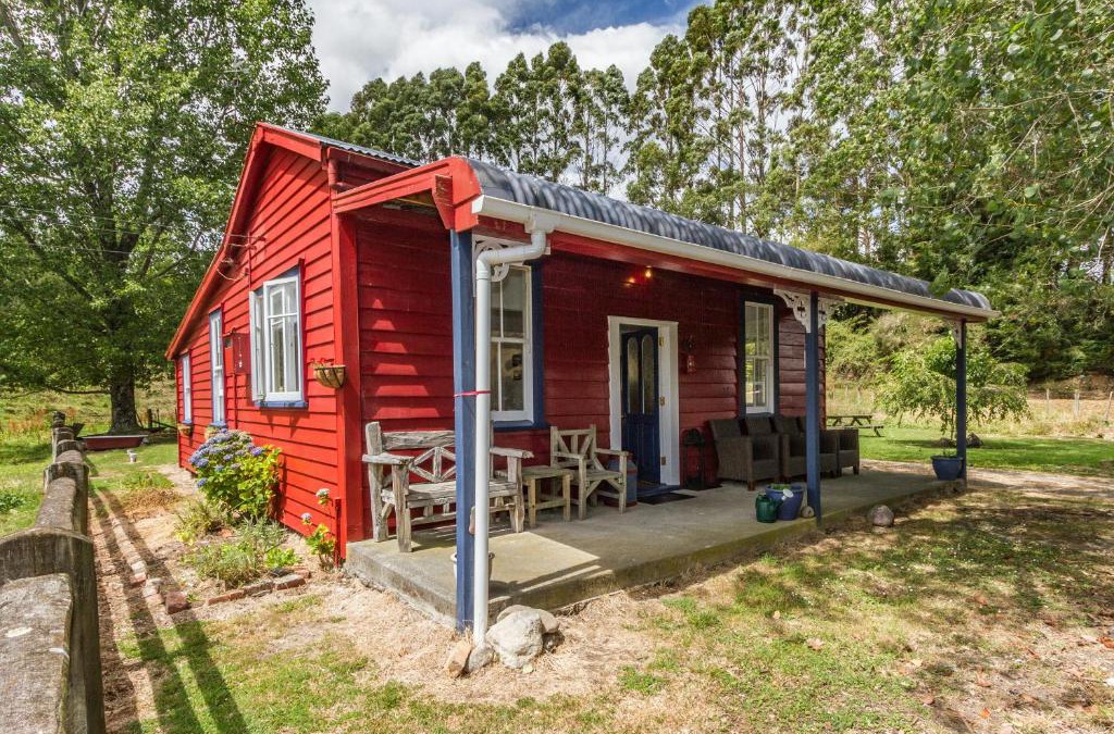 Raurimu House | The Red Rooster Cottage