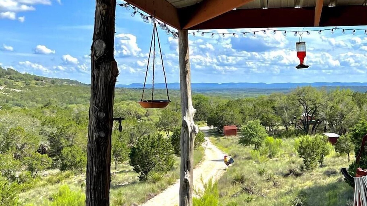 Center Point House | The Red Rooster Lodge