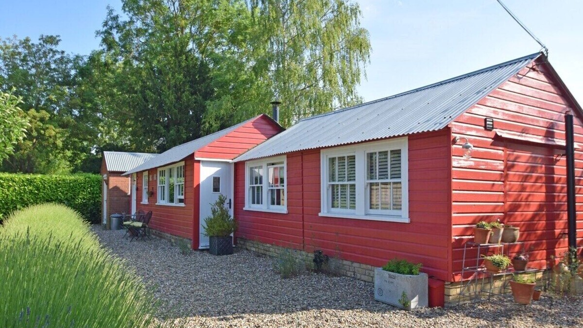 Hawstead House | The Red Shed small quiet home 3m Bury St Edmunds