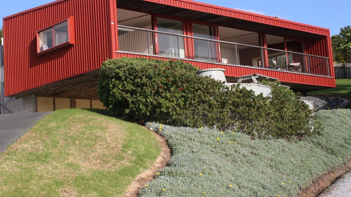 Cable Bay House | The Red Shed - Spectacular Sea Views