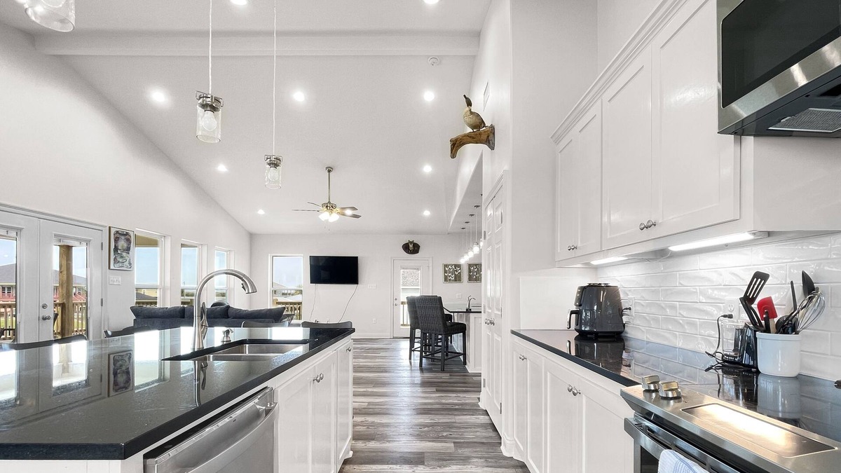 Hackberry House | The Redfish Lodge