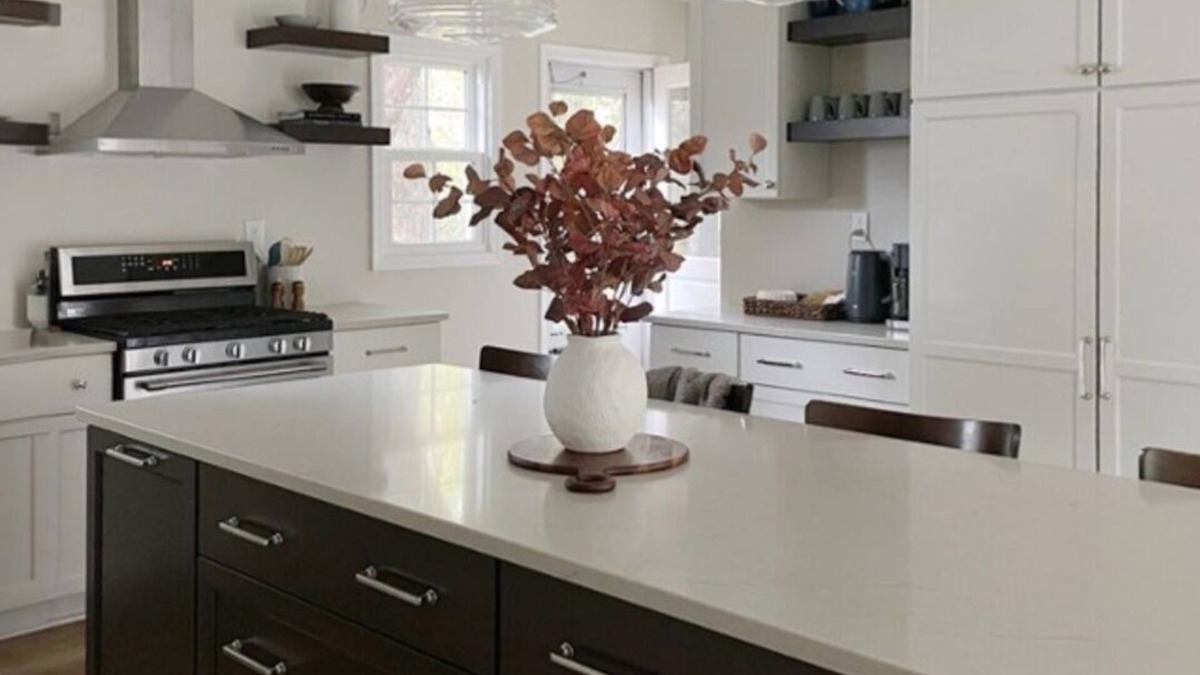 Neenah House | The Reed House is a home away from home located in a quite neighborhood.