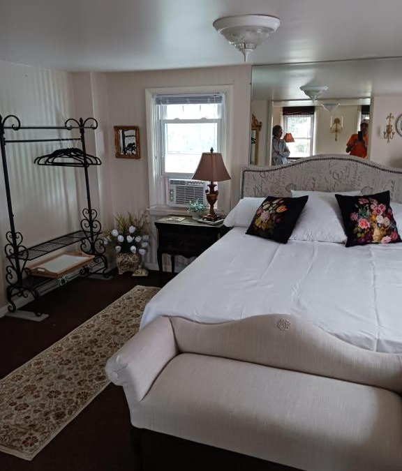 Moosic House | The regina house tea room