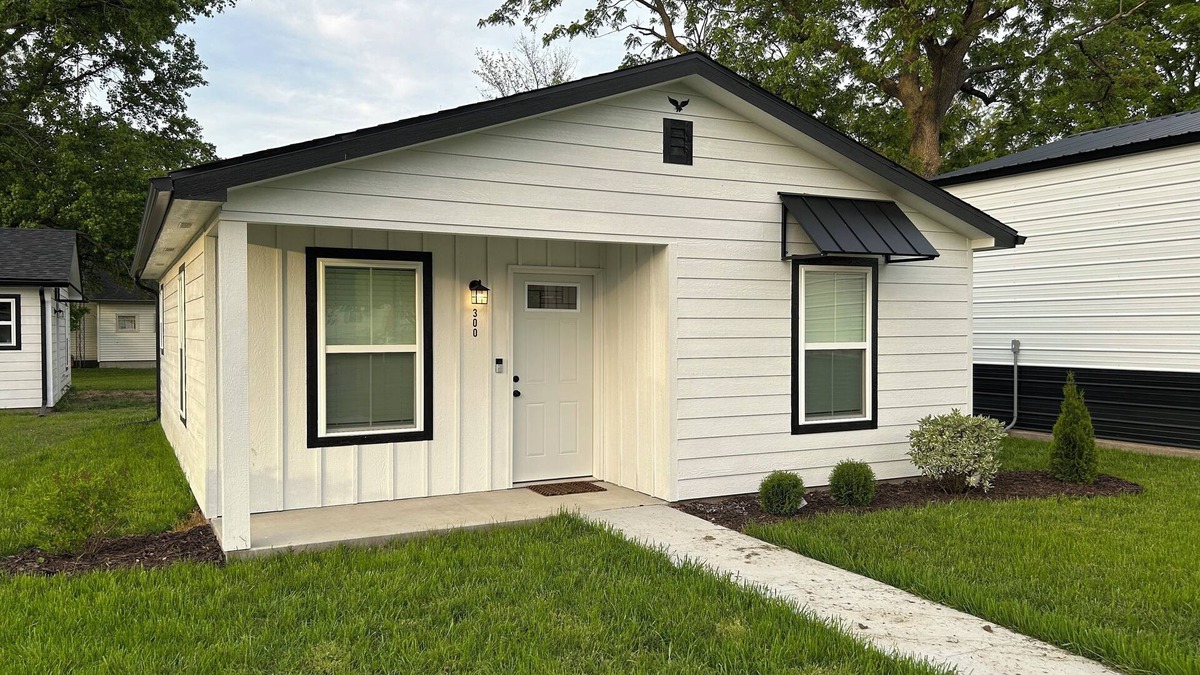 Raymond House | The Relaxing House - Quiet 2 Bedroom Home