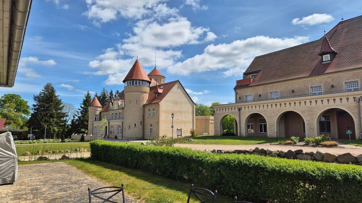 Stolpe b. Anklam Apartment | The Remise Halla RE-04 - rural luxury holiday apartment with terrace on Usedom -