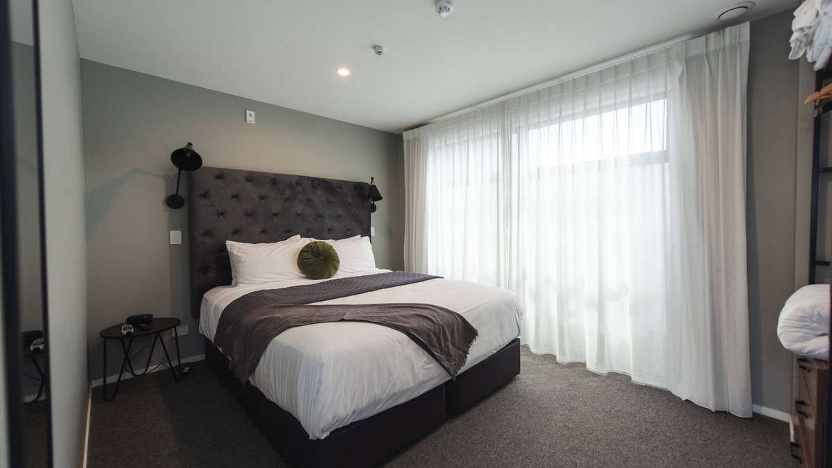 Fitzroy Apartment | The Residence Apartment Five - With Spa Bath