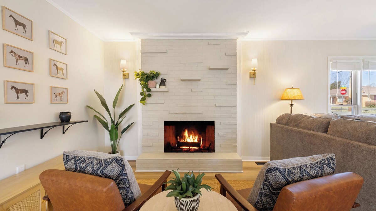 Hendron House | The Residence: Renovated 3-bed/1.5 bath, In-unit laundry, Work station, WiFi