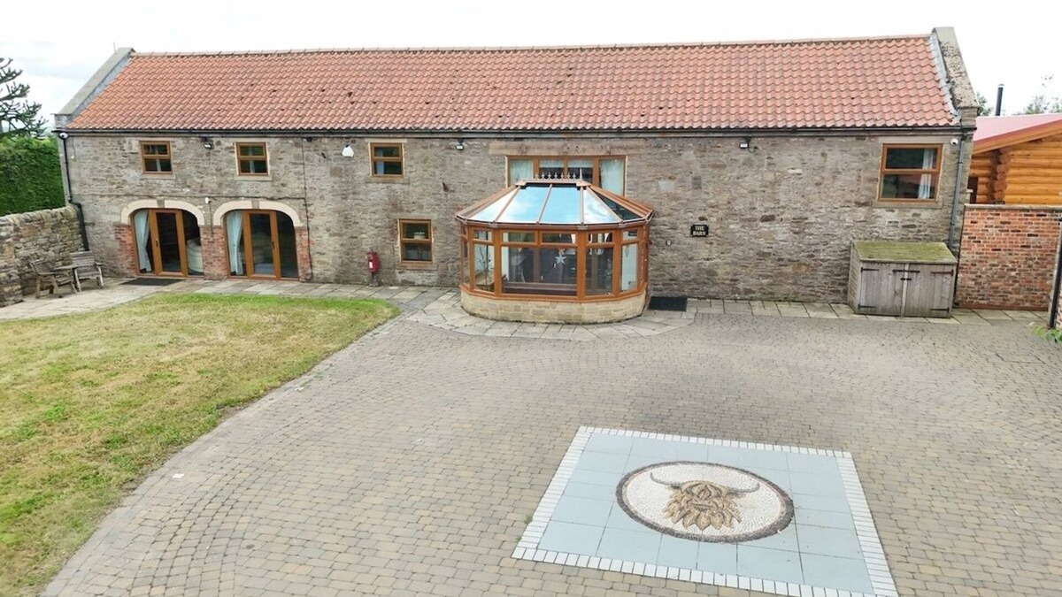 Crook House | The Residence - Sleeps 10, 2 Hot Tubs near Durham & Bishop Auckland