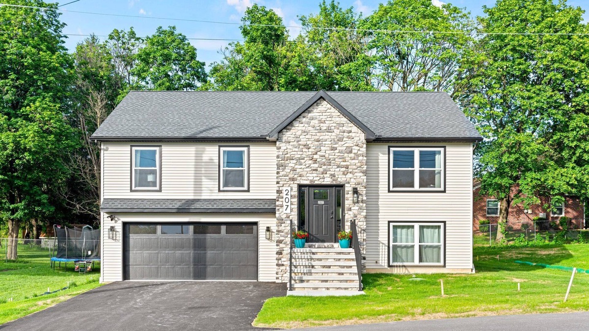 Harrisburg House | The Respite: Spacious beautiful new build, sleeps 8-10. 7 minutes from Hershey.