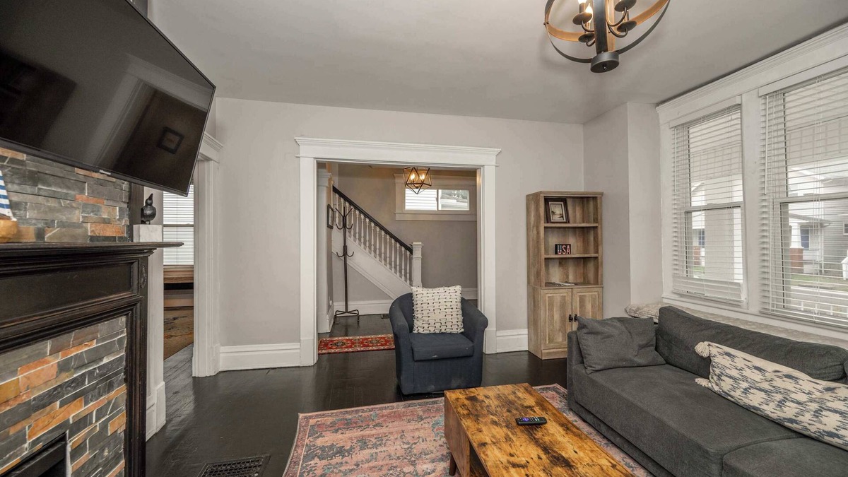 Livingston Park House | The Restful Roost w Hot Tub