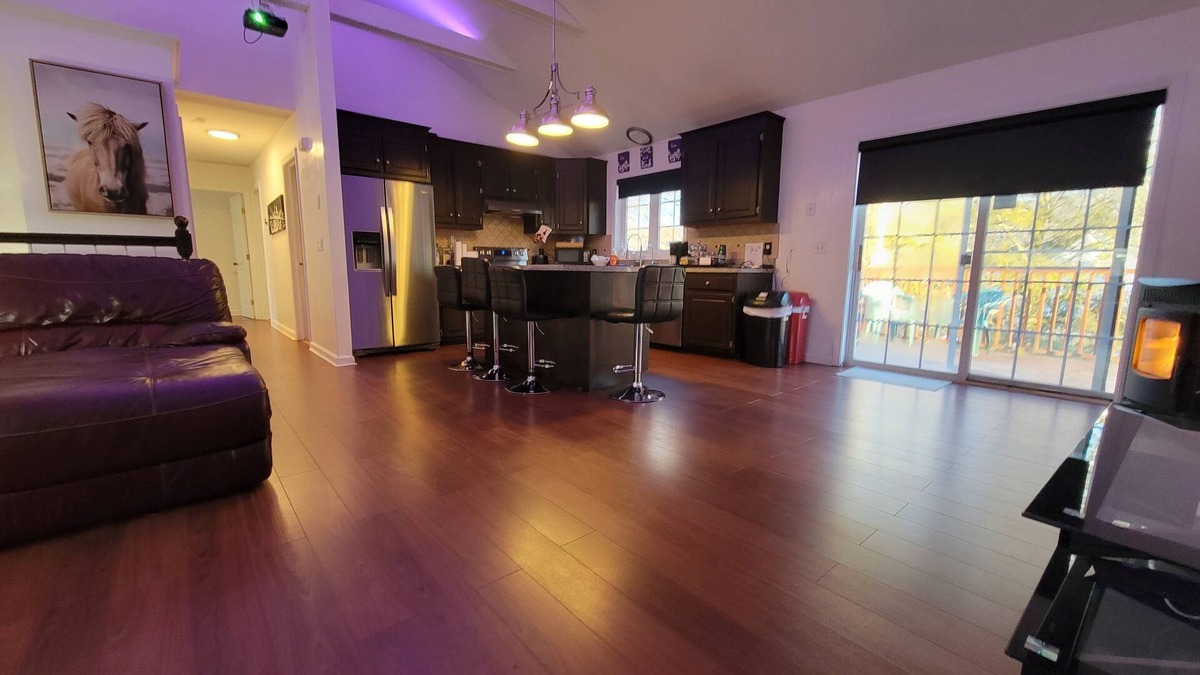 Westside Norwich House | The Retreat - 6 beds/3baths- Indoor Hot Tub, Theatre, Pool Tble, Mins to Casinos