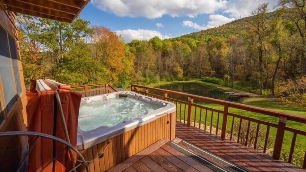 Naples House | The Retreat at Bristol Haven: Hot Tub, Artisan Firepit, Private Pond & Creek