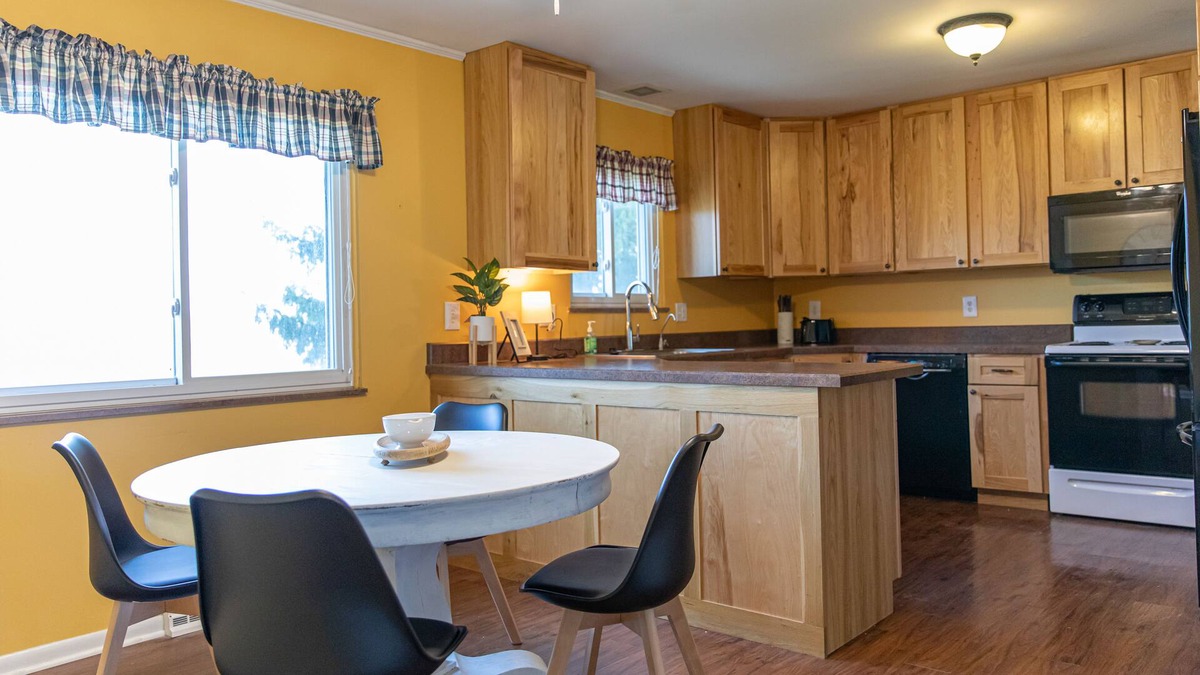 Carbon Hill House | The Retreat at CCWC - Three bedroom house, minutes from Ohio U. & Athens.