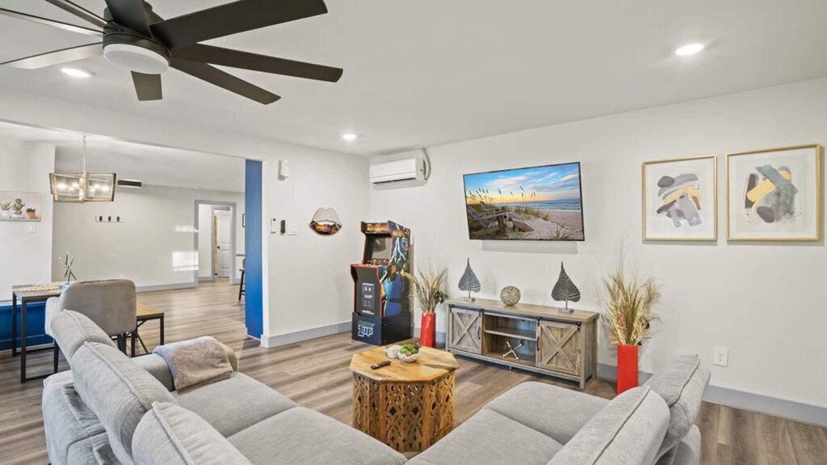 Highlands Cottage | The Retreat- Family Funhouse w/Waterfront Access!