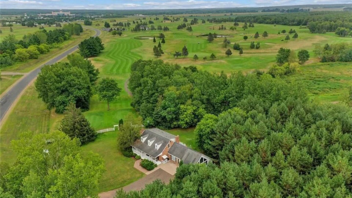Hinckley House | *The Retreat* Great for Families/Groups, Casino, & Golfing.