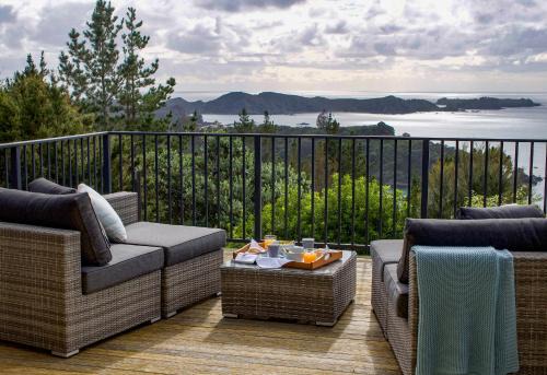 Te Ngaire House | The Retreat - Luxury Hillside villa at Te Ngaere Bay