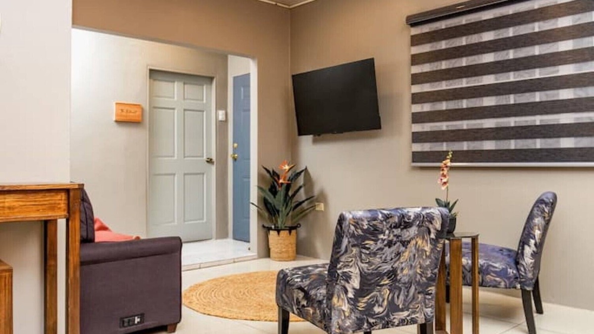 Piarco Condo | The Retreat - Modern 1Bdr Condo 2 mins from Int. Airport