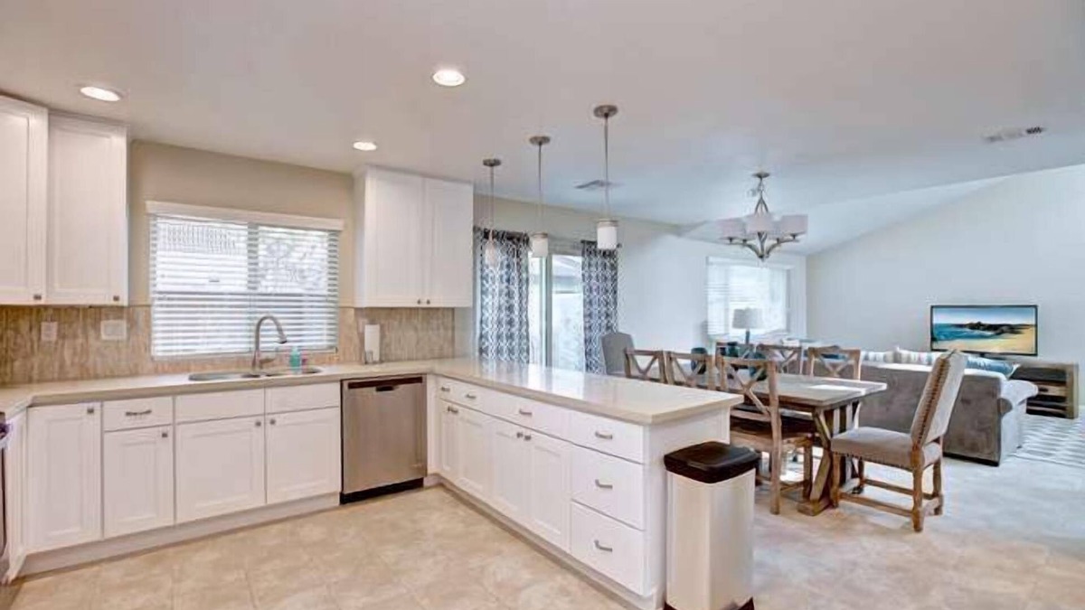 Northeast Anaheim House | The Retreat Near Disneyland - 6 miles from Disneyland