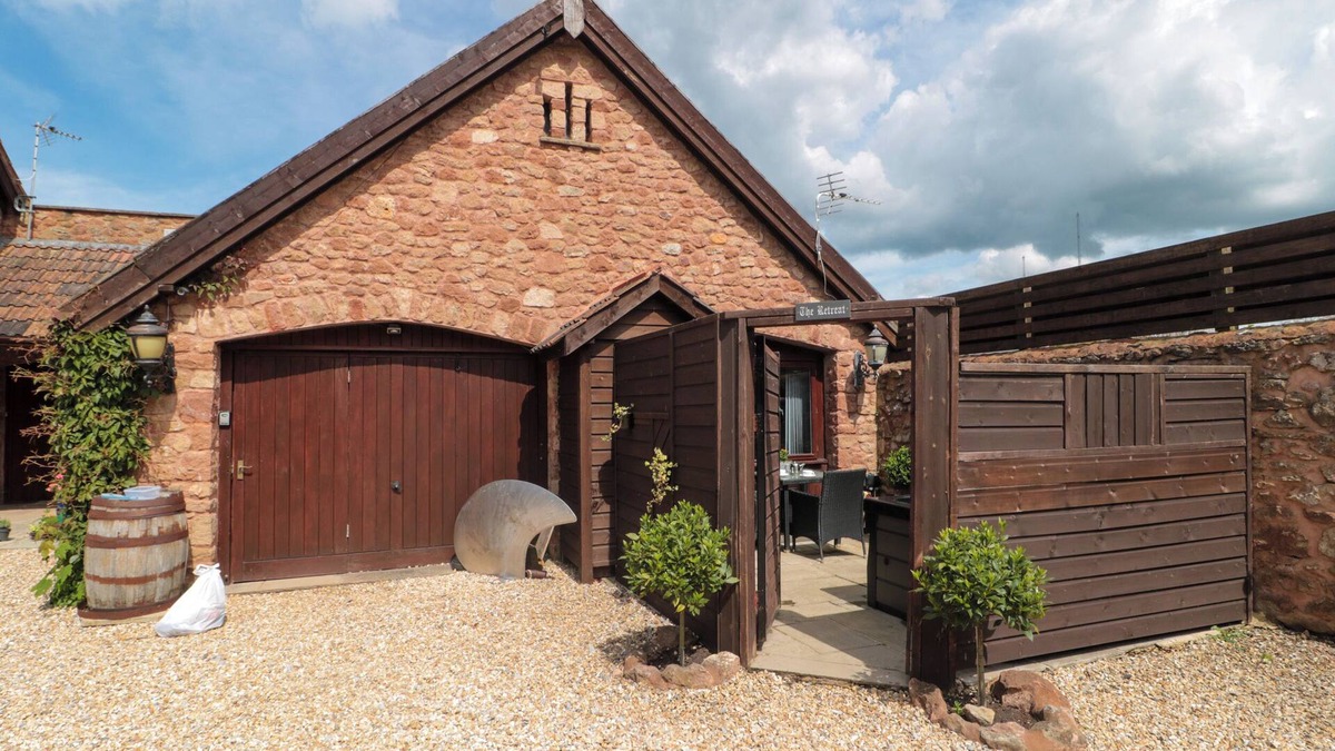 Old Cleeve Cottage | THE RETREAT, romantic, country holiday cottage in Williton