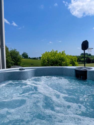 Tarrant Gunville House | The Retreat, Sauna & Hot Tub, Charming & Cosy Gem
